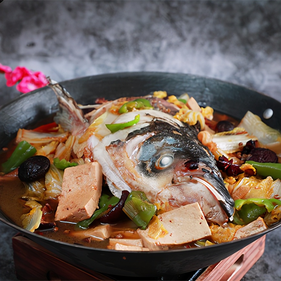 2,铁锅炖大鱼