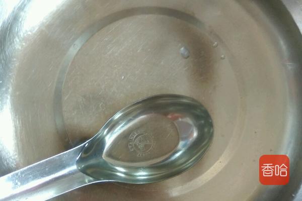 学校门口的热门小吃，要排队才能吃到，一个1元钱，好吃又不贵