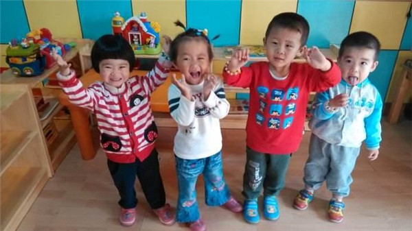 幼儿园孩子如何简单画出一张床