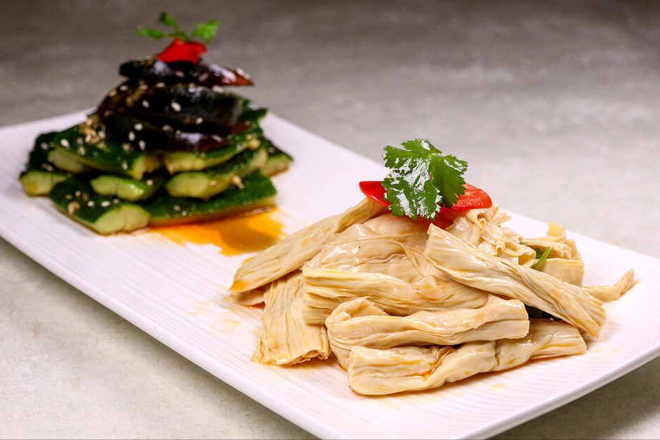 泡腐竹，不要放在水里就泡，饭店常用这方法，泡发快速不夹生