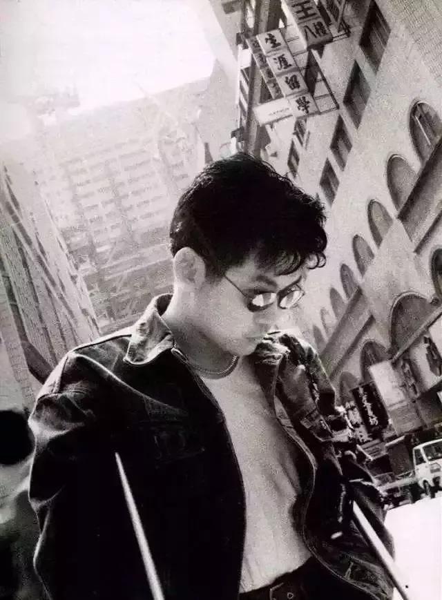 爱国励志的经典歌曲“没落”，还有多少人在坚持信仰，路在何方？