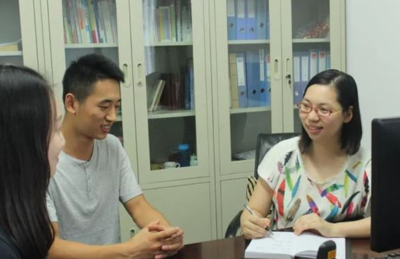 为什么研究生抢着当辅导员？看完工资表才知道，原来收入很可观