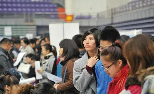 《人民日报》怒批熟睡中的大学生们：“你不失业，天理难容”