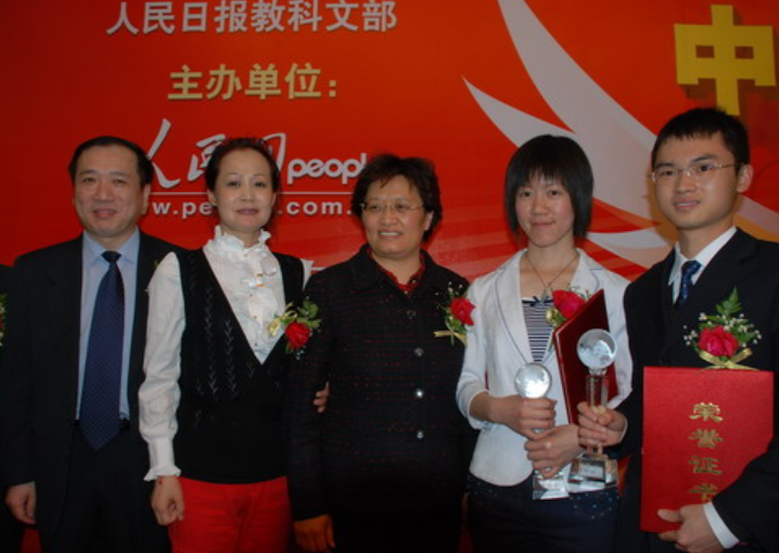 黄来女：763分考上武大，背着瘫痪父亲上学，后来怎样了？