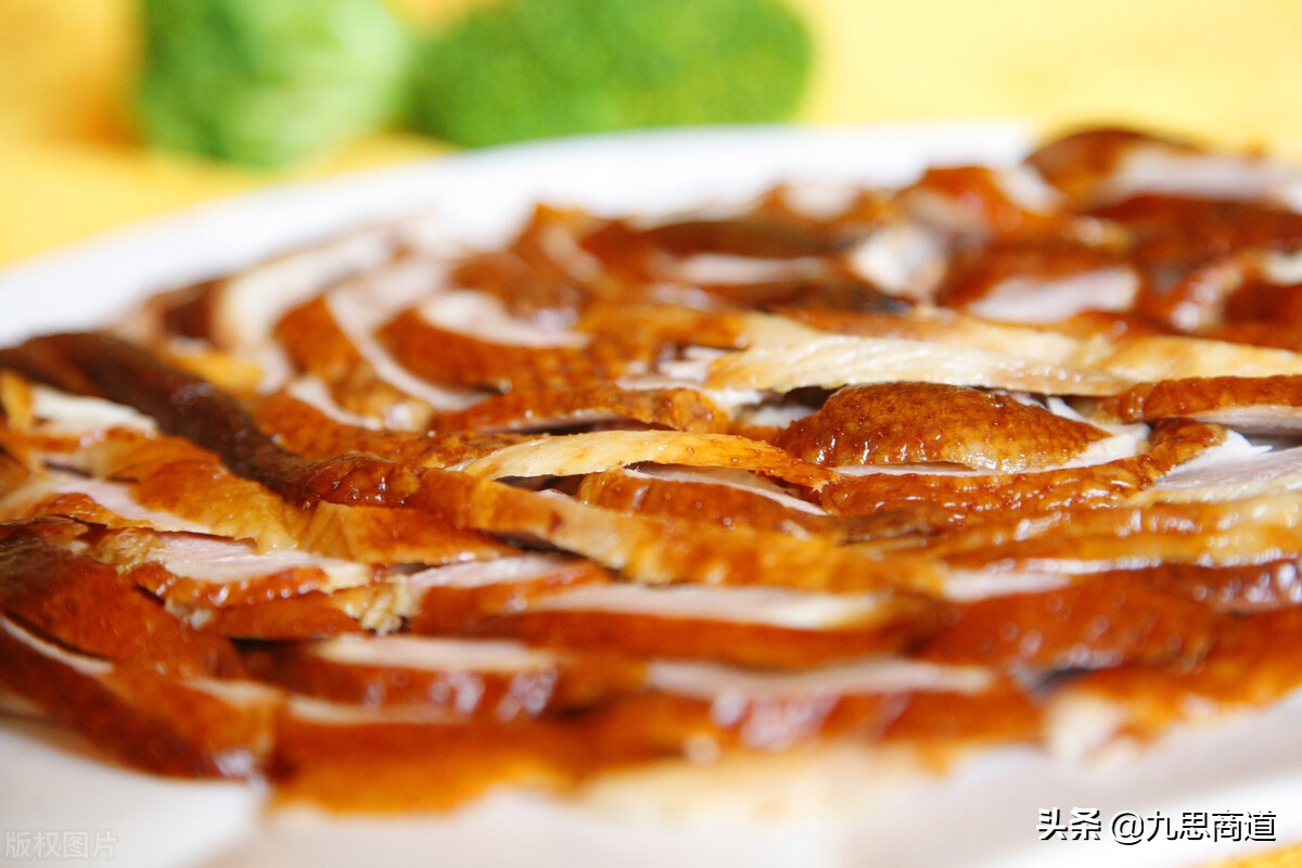 烤鸭店靠短视频盈利，一举成为“网红餐厅”，背后模式引发深思