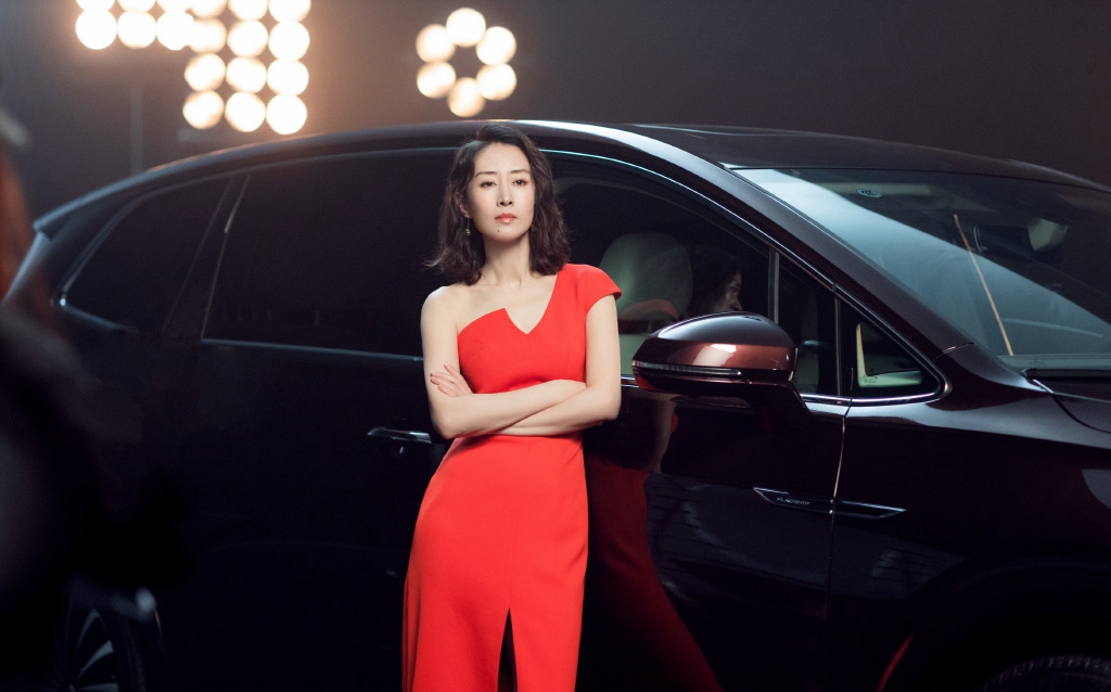 她离婚后独自抚养孩子活出人生精彩，山东女律师却惨死女儿之手