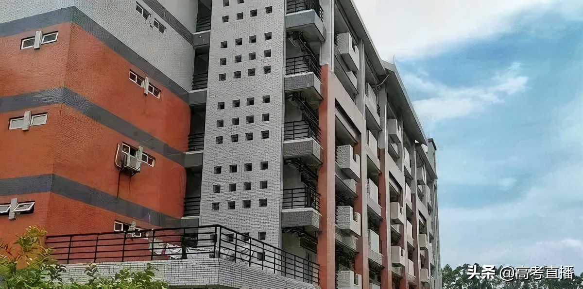 又出事了！一高校因混宿男女生互怼！（有图有真相）