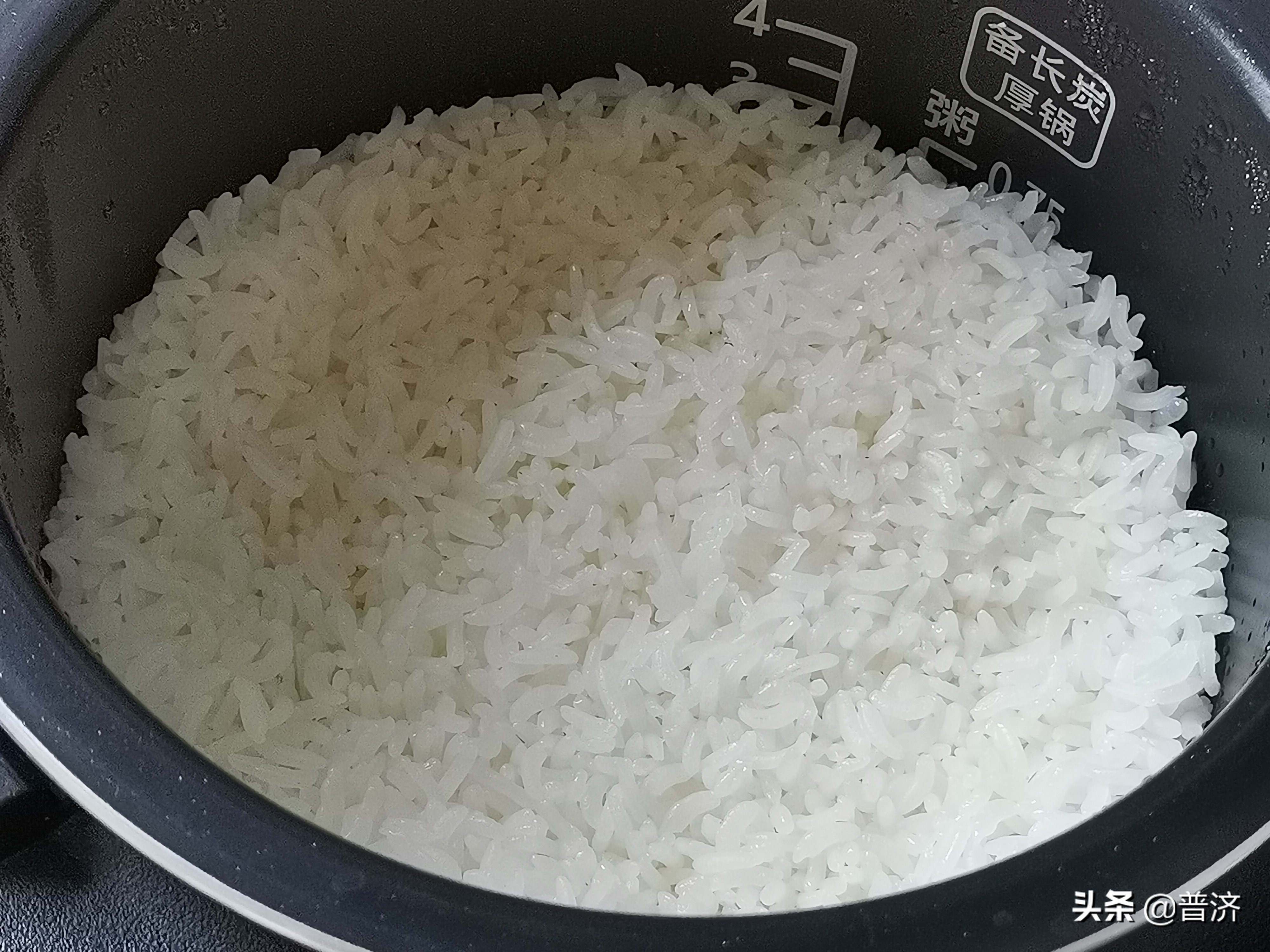 五常大米没真货，十家就有九家假？米还是那个米，只是被拼配了