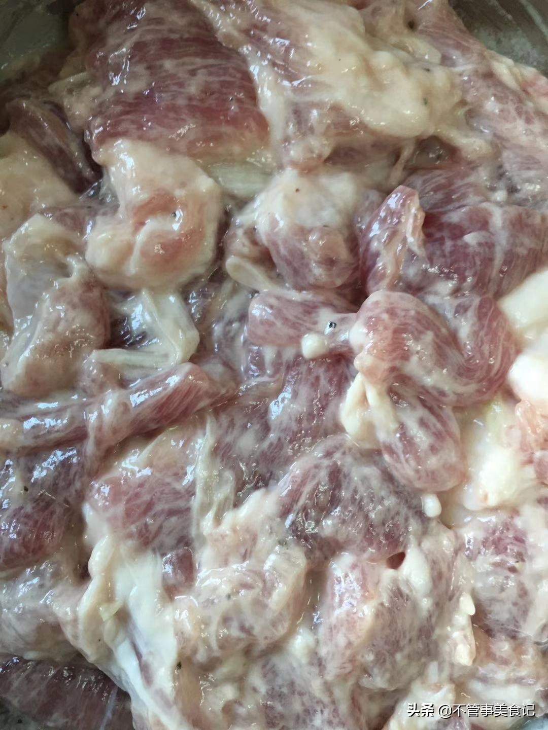 粉鸡汤的做法大全（六步做出鲜美可口的粉鸡汤）