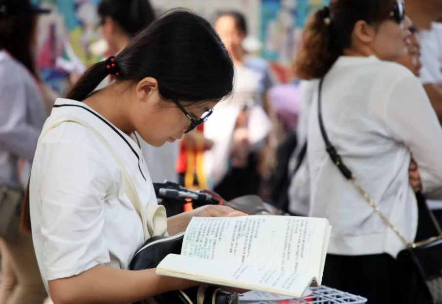 2021年高考语文最难的是作文？看到“默写”后，考生们却心灰意冷