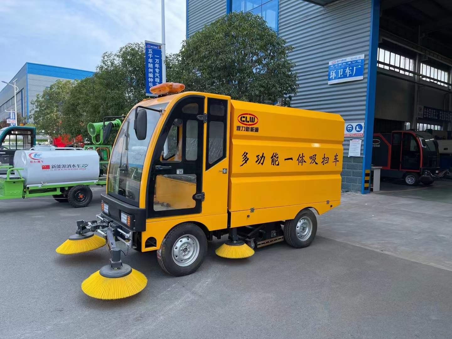 程力集团吸扫一体的扫路车,更高程度保证驾驶员安全工作