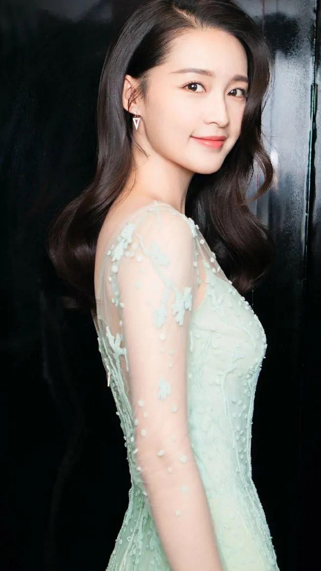 十位最美女明星,杨幂热巴稳居前列,66岁的她可谓是"不老女神"