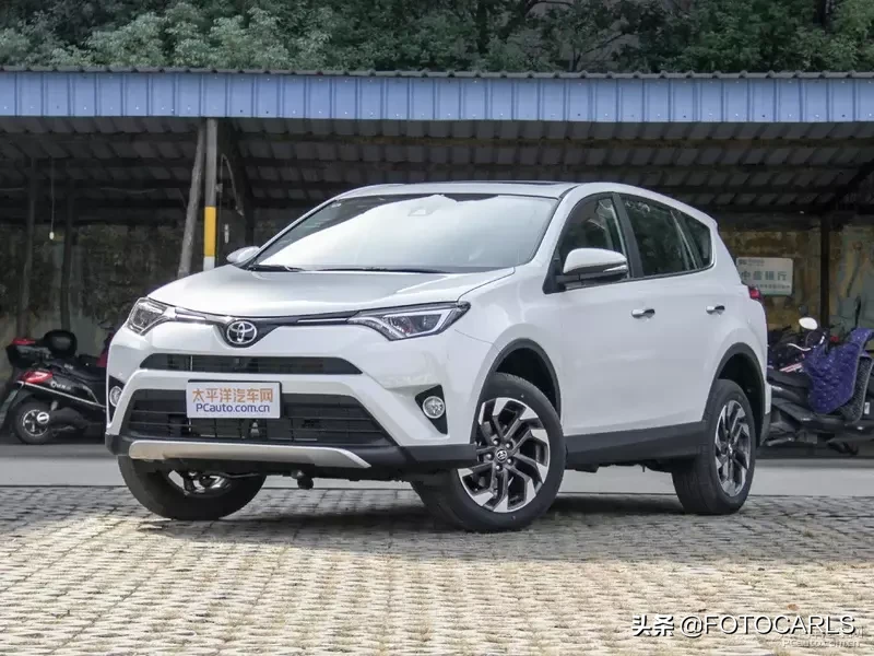 实拍第四代丰田RAV4荣放，近七年改款，小书包不在你不买？