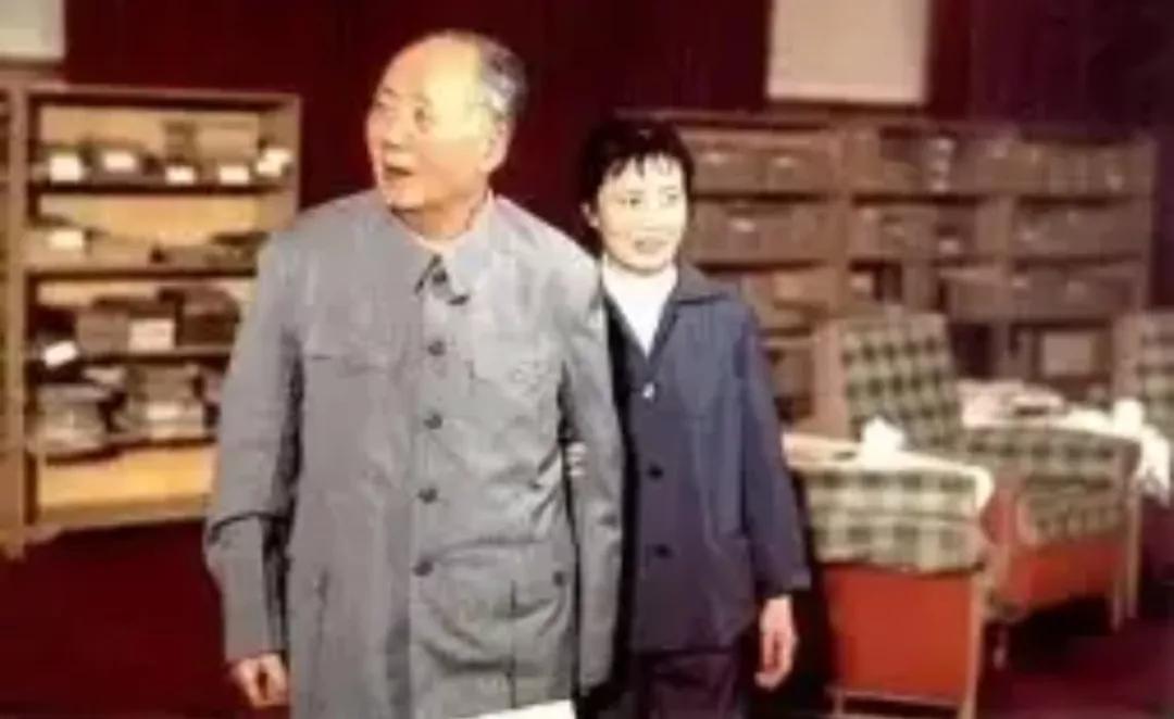 毛主席请陈毅吸烟，他说：戒了，毛主席：你有志气啊