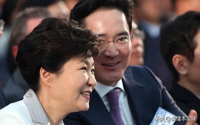 贿赂朴槿惠的三星掌门人风光出狱，韩国到底是谁当家作主？