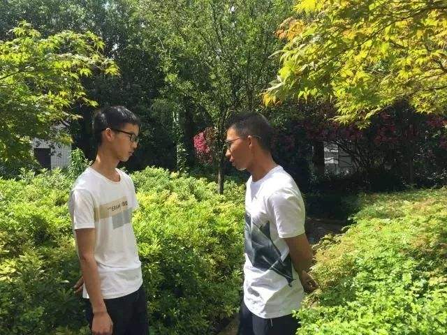 713分高考状元考进清华，录取通知书送达时，他还在工地搬砖