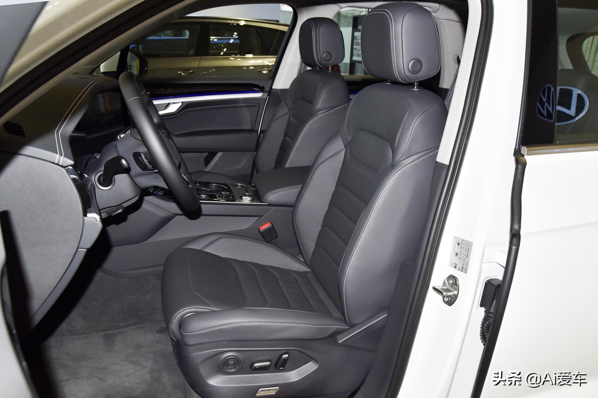 进口德系旗舰大5座SUV，2.3L油耗8AT带四驱，车价不错，途锐PHEV