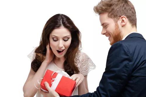 送什么礼物给老婆最好（给老婆买什么礼物最合适呢）