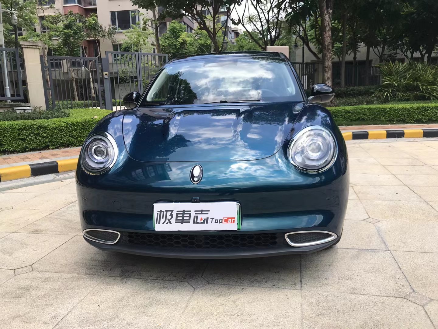 圆润,复古的设计在街上回头率还是挺高的,毕竟看起来多少有点甲壳虫