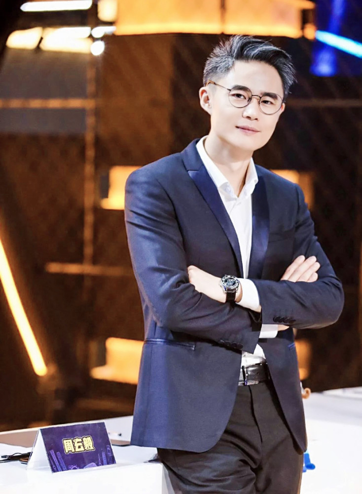 武大副教授被曝出轨多位女生！聊天内容不堪入目，女友小他19岁