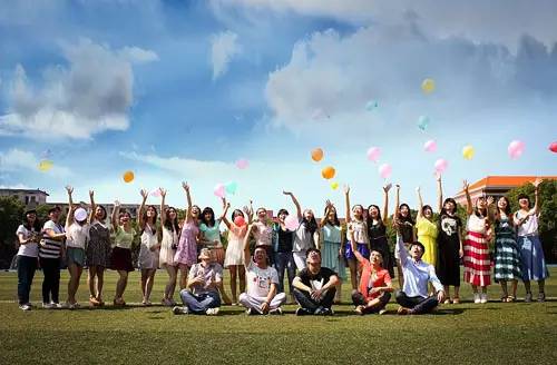 广西人自古都是富有个性，两个著名的“高考牛人”都在广西