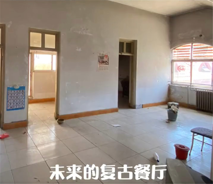 姑娘低价买下80㎡“老破小”阁楼，改造成温馨小家，前房主：后悔