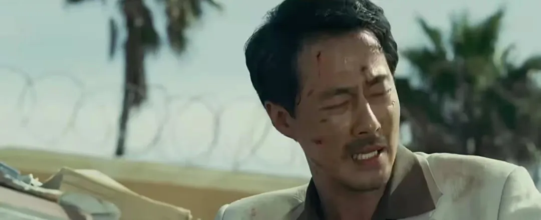 2021最好看的韩影《摩加迪沙》真实改编,讽刺与悲悯的克制表达