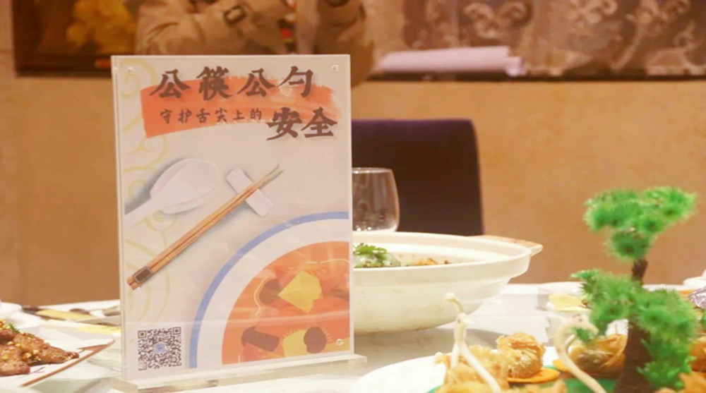 筷子只用清水比不洗还脏，大厨教你一招，筷子杀菌消毒，一步到位