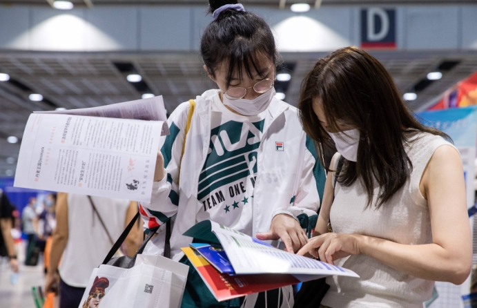 高考300多和100多都能上专科，考生抱怨不公平，网友：太天真了