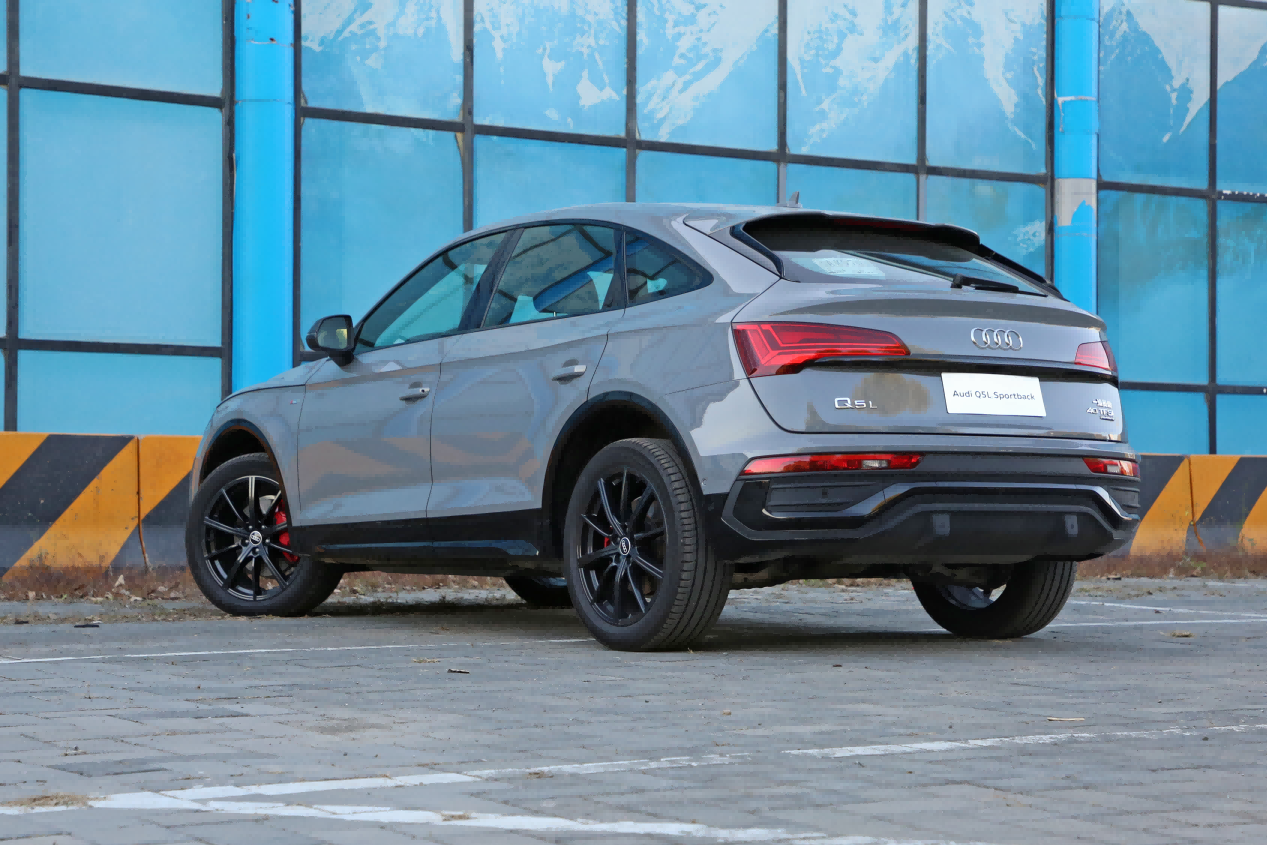 张扬的实用主义者 试驾奥迪Q5L Sportback