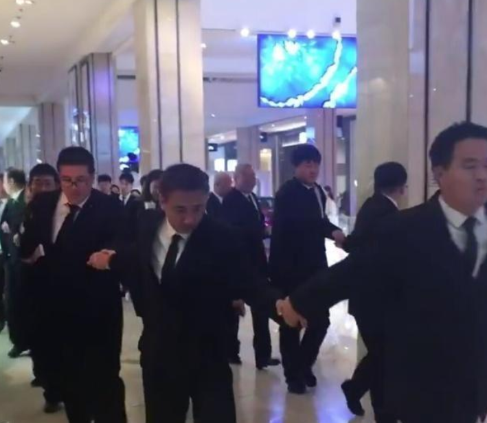 要名没名，要人气没人气！这6位小明星，排场一个比一个大