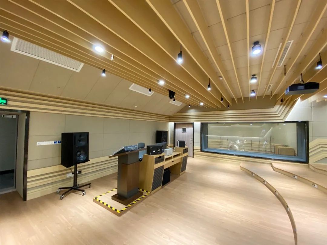 上海市现代音乐职业学校打造「录音棚集群」亮点全记录