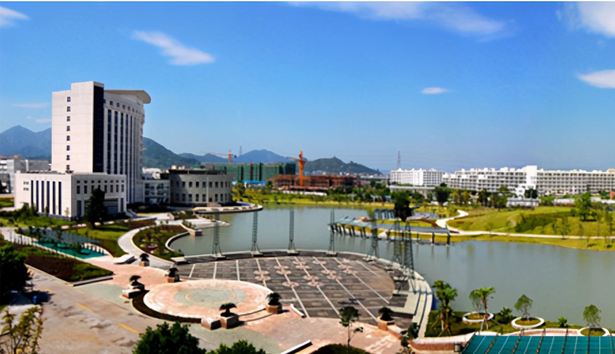 2021年浙江高考分数线发布，刚过500分的“压线生”，如何报考？