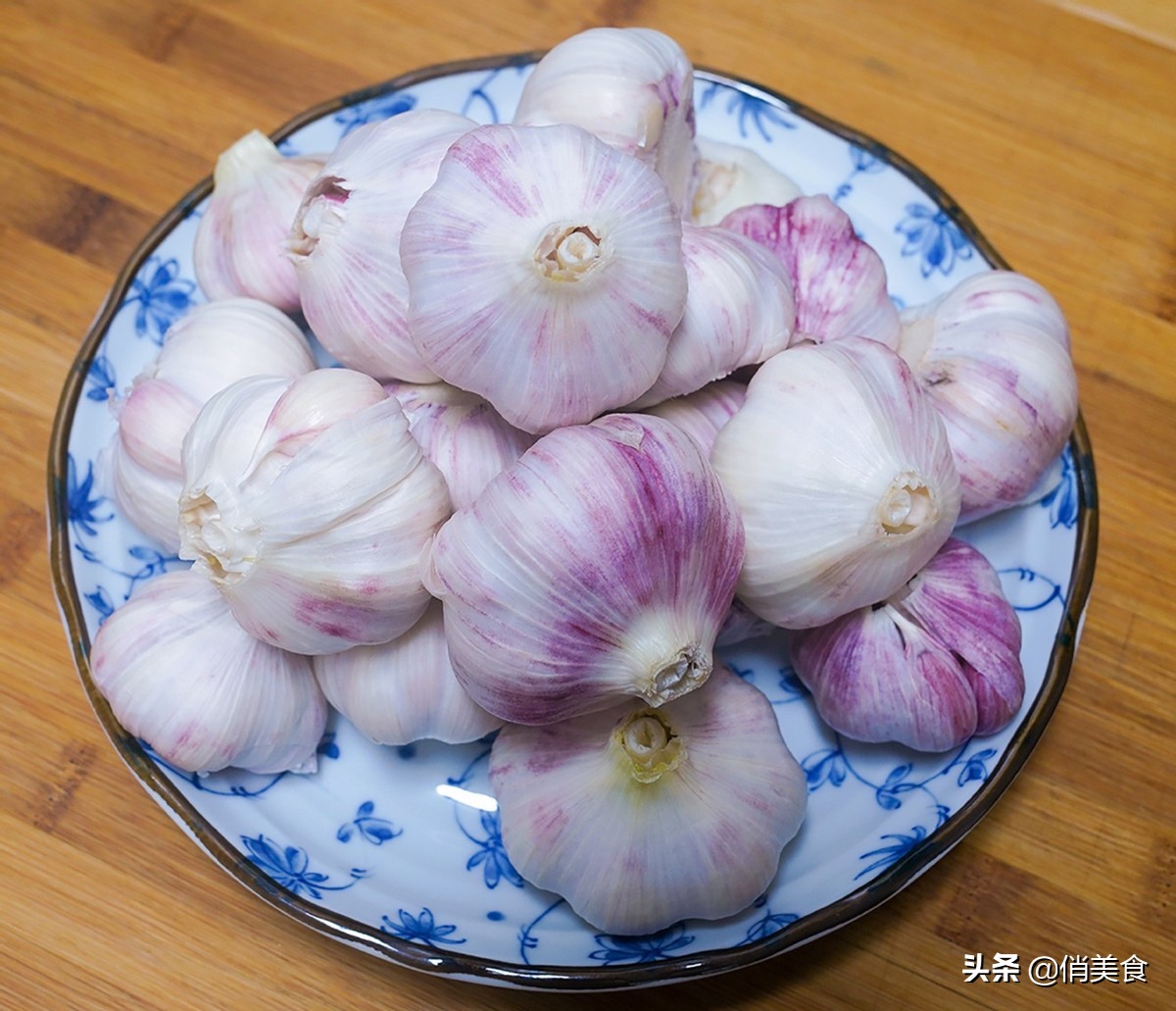 糖醋大蒜头怎么腌制方法（正宗糖醋蒜的腌制方法又脆又甜）