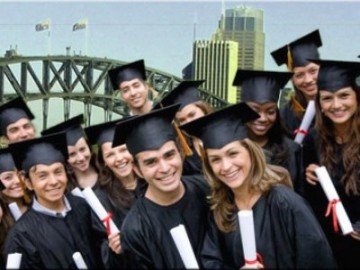 看看华侨孩子分数线就知道了，400分能上北大，这是移民海外原因