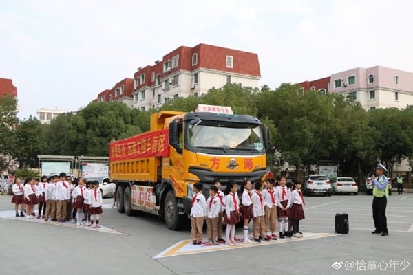 “远离大货车”霸屏朋友圈，卡车司机：我有话要讲