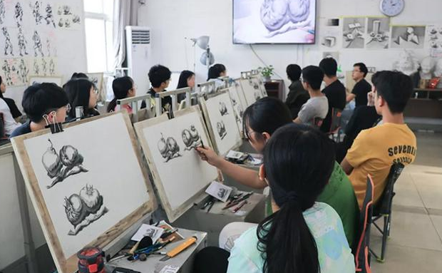 多所高校停招艺术特长生，艺考生面露难色，想进985大学更难了