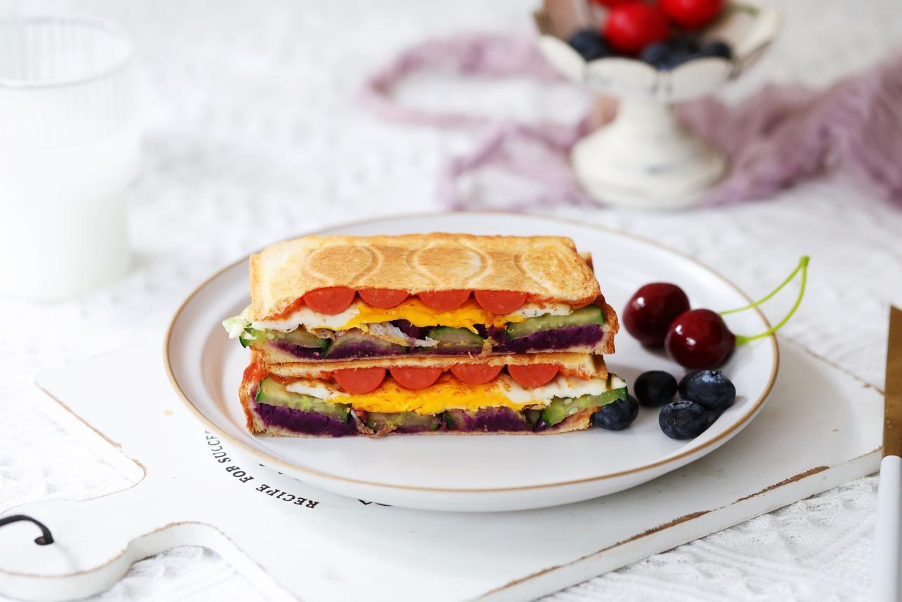 早餐不糊弄，紫薯鸡蛋三明治，营养丰富味道赞