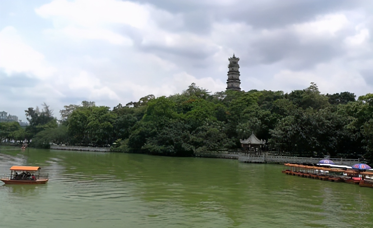 惠州西湖风景名胜区位于广东省东南部惠州市惠城中心区,由西湖和红花