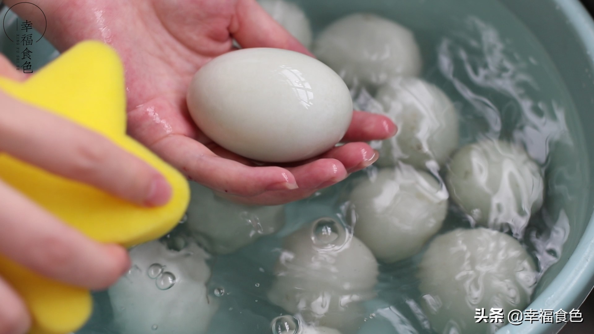 饱和盐水法做出来的咸鸭蛋，100％成功，切开蛋黄个个都冒油