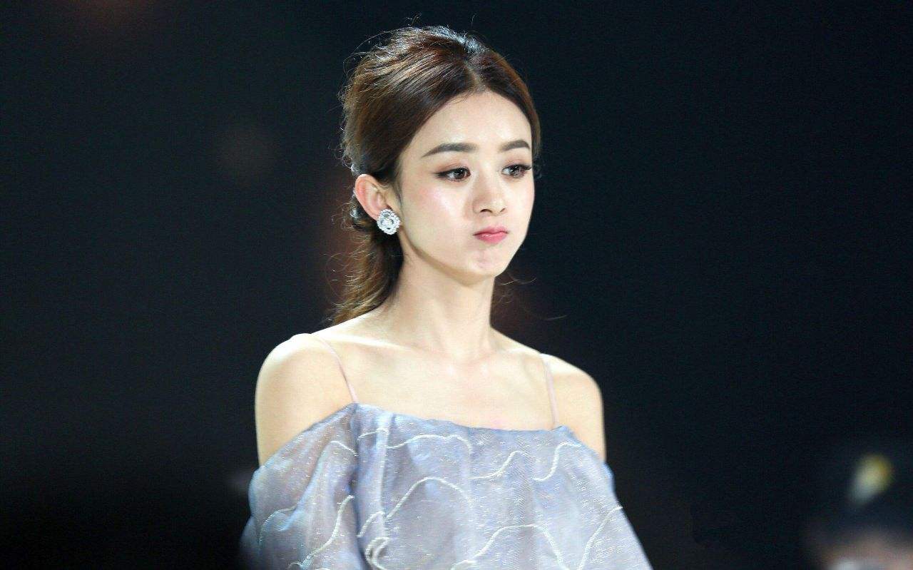 没背景学历低，喝水都被骂，赵丽颖出道14年怎么“熬”过来的