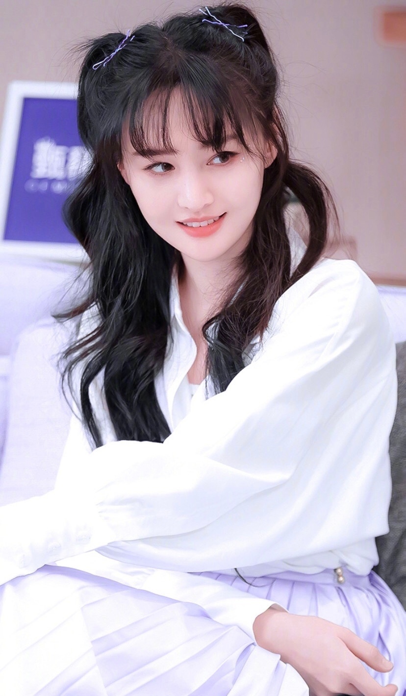 今年夏天最减龄的扎发,叫"泡面刘海丸子头",郑爽都上头了