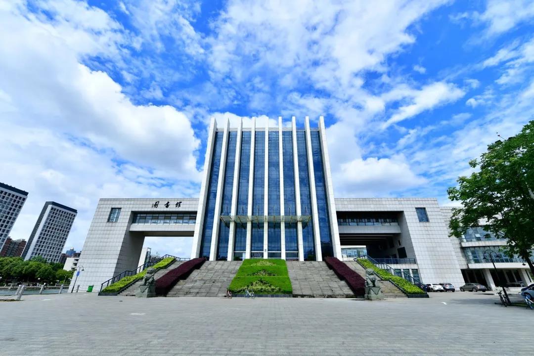 坐拥顶尖专业，排名飞速提升，武汉这所