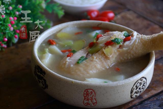 山藥燉雞湯,