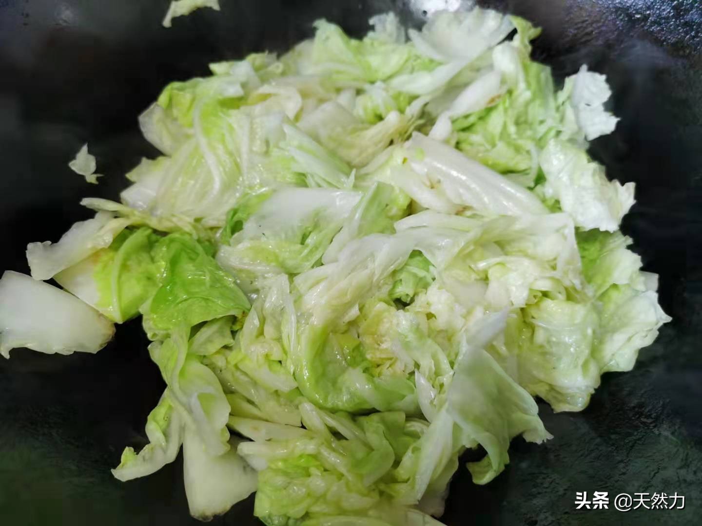 白菜猪肉炒粉条，酒店的做法，家常的味道，简直太美味了