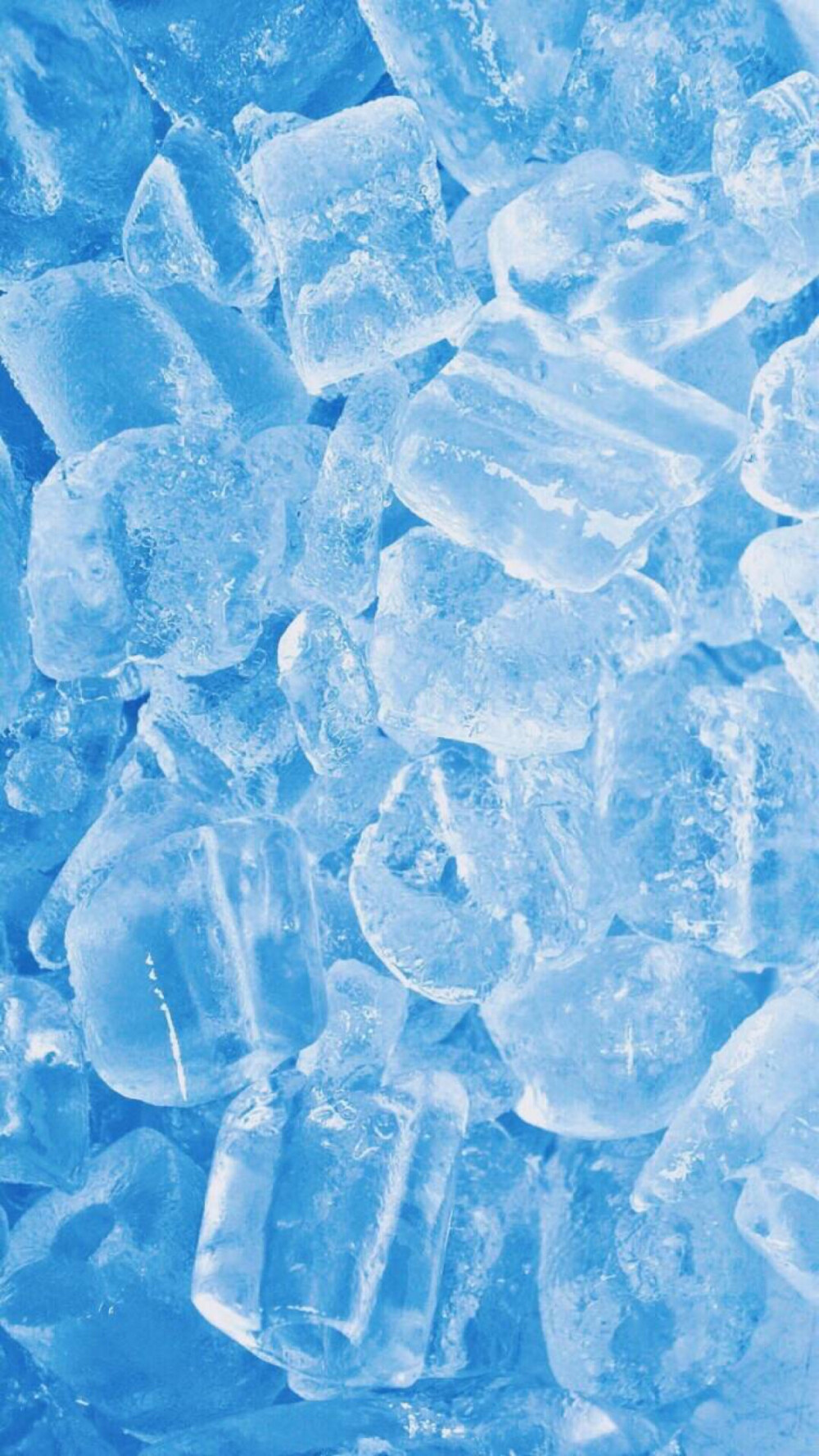 听说你偏爱蓝色，让我想起那天傍晚天边如洗的湛蓝天空，温柔又辽阔。
