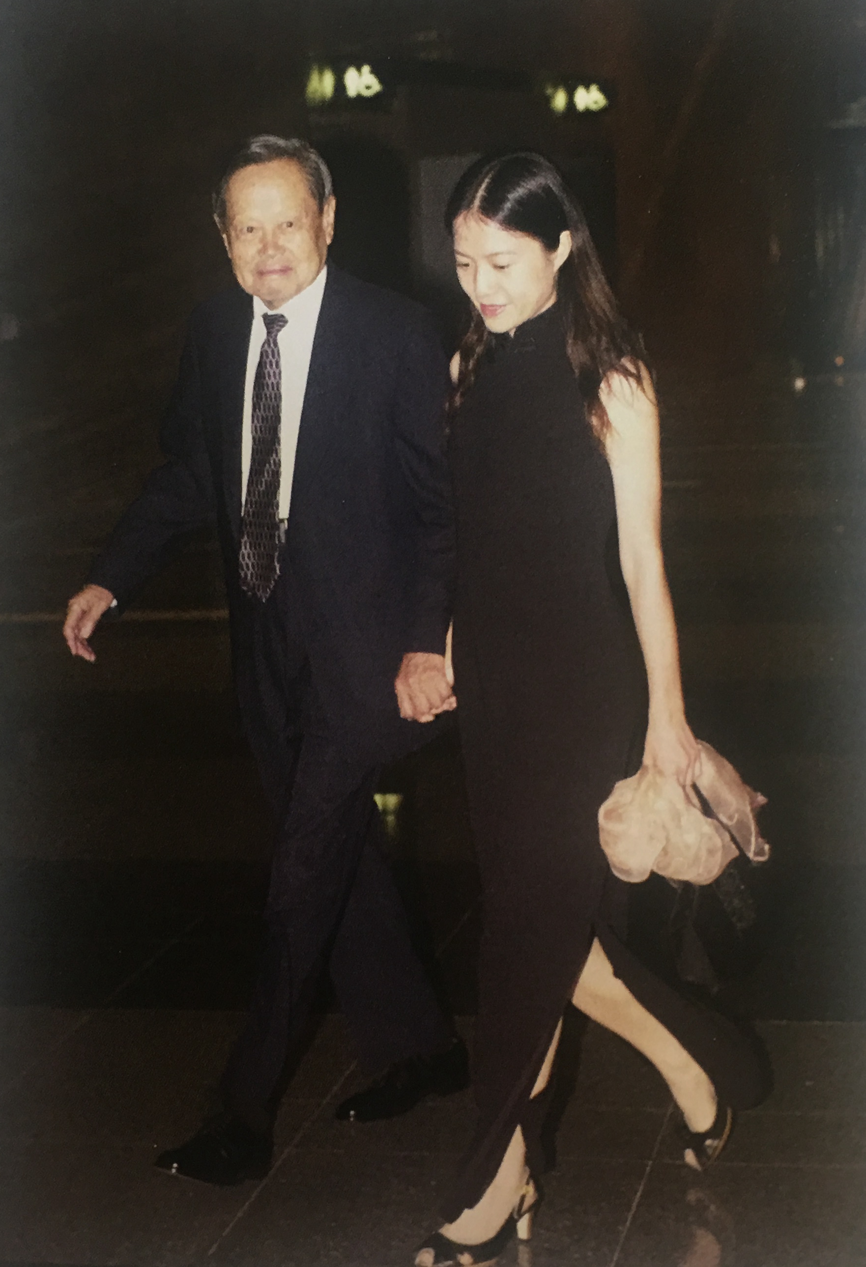 翁帆 孩子(翁帆与杨振宁子女合影罕见曝光,"一家五口"笑容灿烂幸福