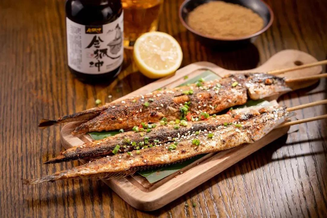 烤秋刀鱼(烤秋刀鱼怎么吃)