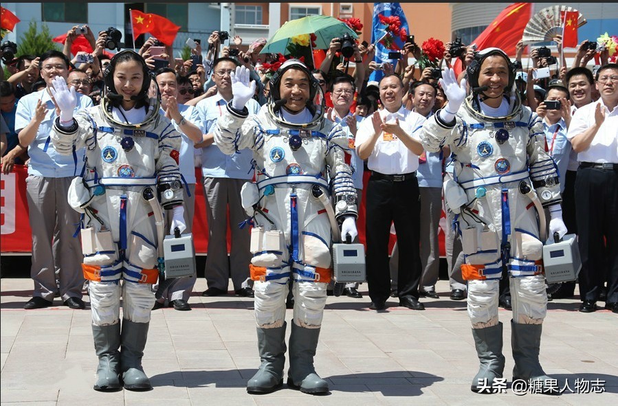 17岁上飞行学校33岁飞向太空，最美航天员，她的爱情才叫比翼双飞