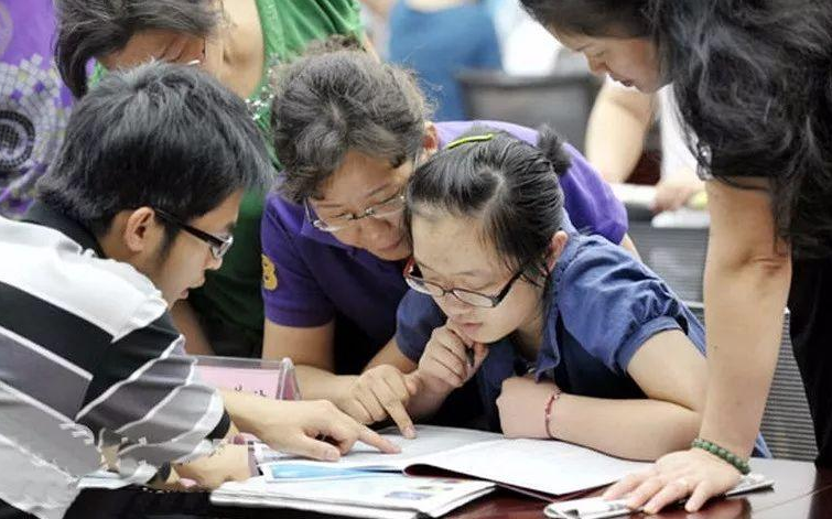 “高考前”与“高考后”对比图，伙食差别太大，网友：亲妈与后妈